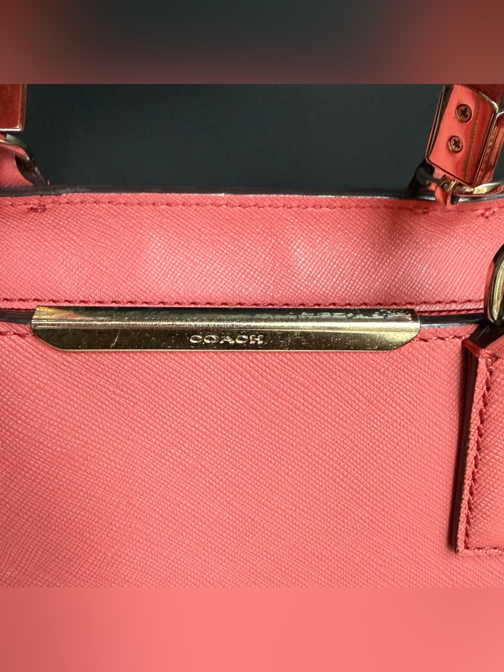 Coach Madison Saffiano
Leather Mini North
South Tote Bag Coral Pink
29001 - Picture 8 of 11